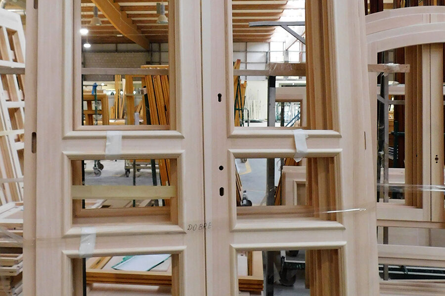 Firma CDM specjalizuje się w wytwarzaniu wysokojakościowej stolarki okiennej