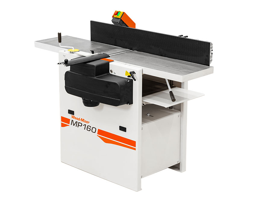 Grubiarko-wyrówniarka MP160 posiada poziomy wał z nożami umieszczonymi pomiędzy dwoma żeliwnymi stołami. Dzięki temu struganie i wyrównywanie drewna możliwe są na jednym urządzeniu, bez potrzeby zatrzymywania obrabiarki.