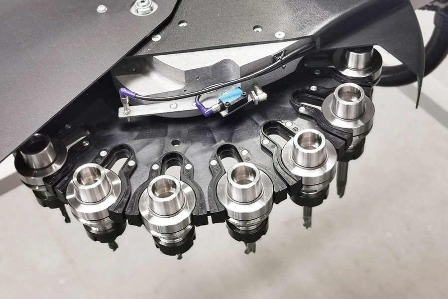 Szybki system wymiany narzędzi przyśpiesza proces obróbki. Fot. Seron