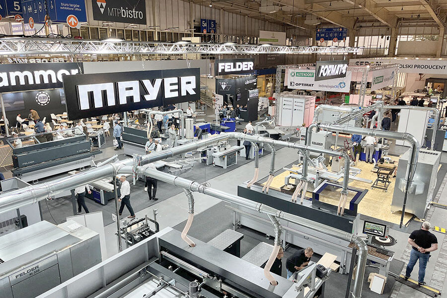 Na targach pokazano zarówno małe maszyny stolarskie, jak również rozwiązania do zastosowań przemysłowych. Fot. Kurier Drzewny