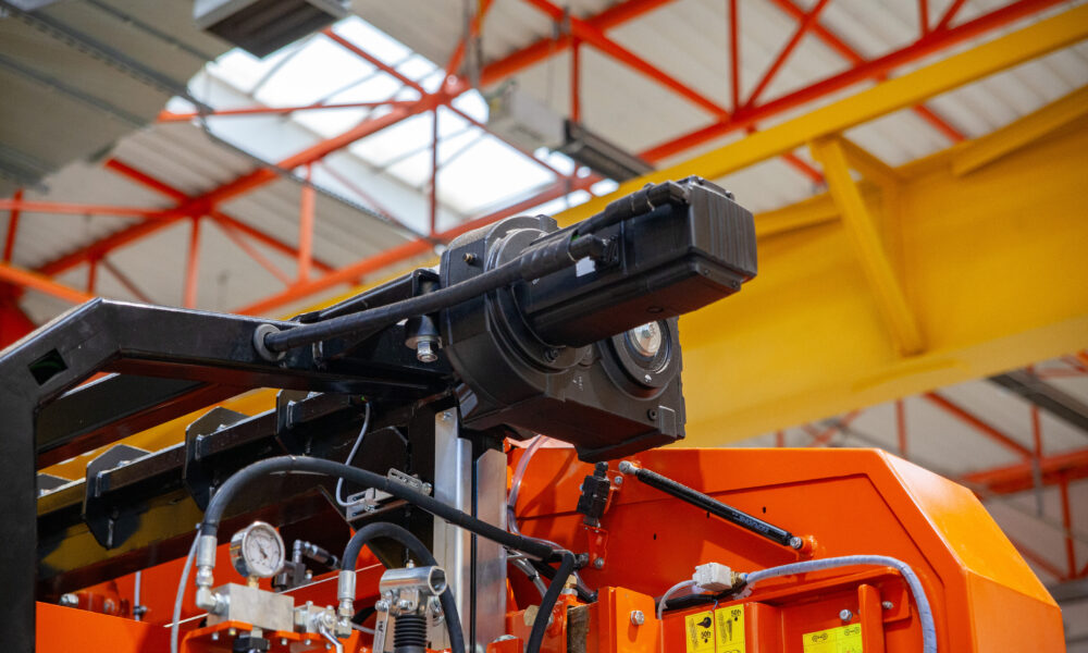 Wood-Mizer wprowadza na rynek WM5500: przemysłowy trak nowej generacji o zwiększonej wydajności i zaawansowanej technologii