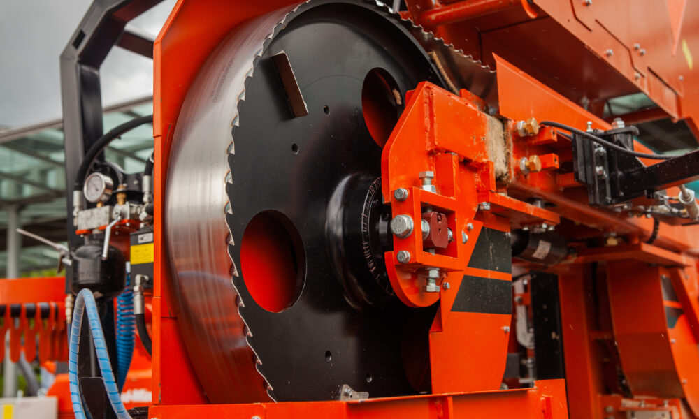Wood-Mizer wprowadza na rynek WM5500: przemysłowy trak nowej generacji o zwiększonej wydajności i zaawansowanej technologii