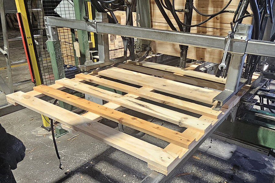 Automat może produkować dekle (wierzchnią warstwę palety)