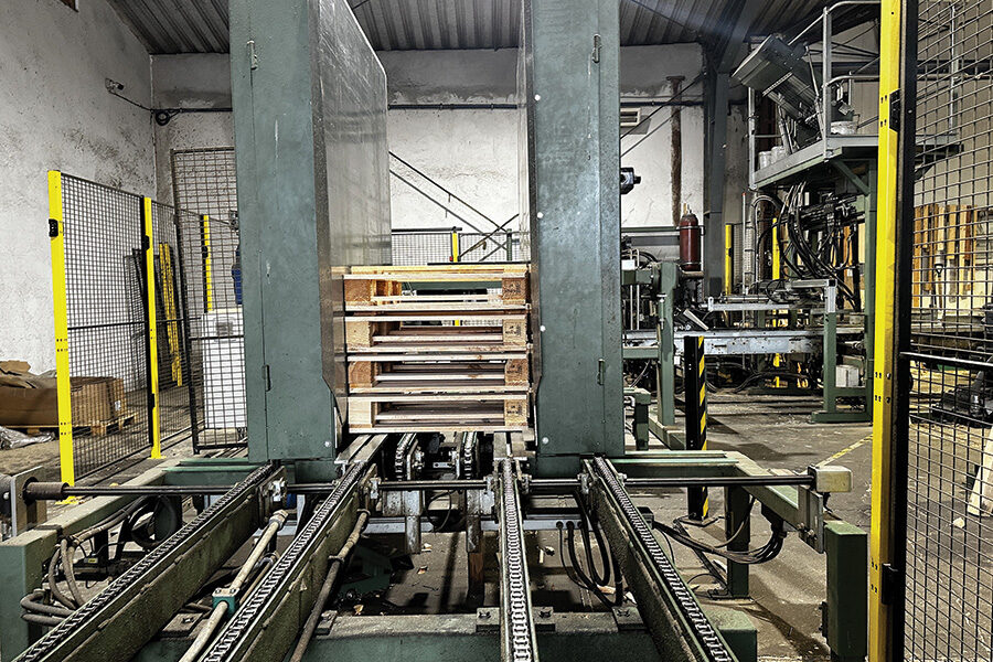 Maszyna do automatycznego układania gotowych palet.